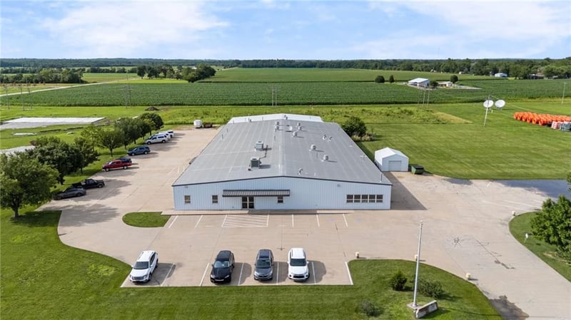 900 Miller Rd, Iola, KS 66749