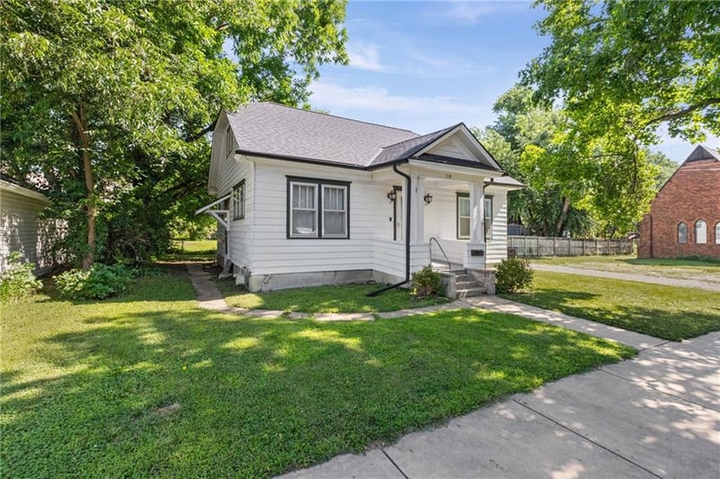 319 5th St, Ottawa, KS 66067