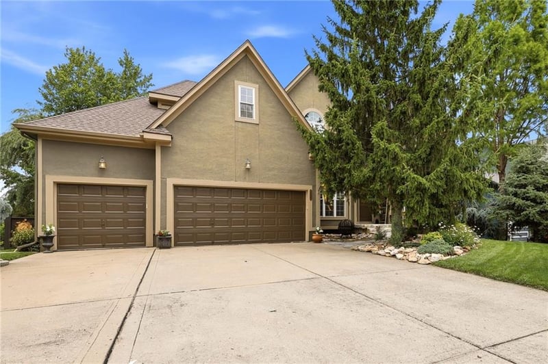 23536 73rd Ter, Shawnee, KS 66227