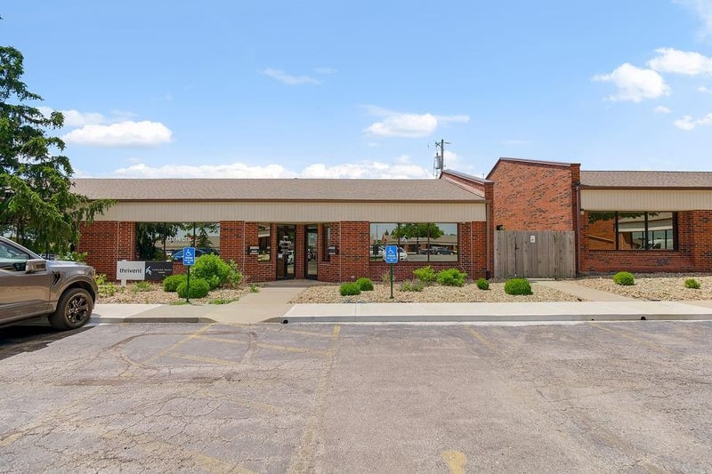 1924 Copper Oaks Cir, Blue Springs, MO 64015