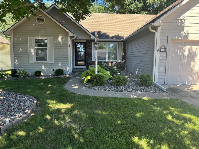 13 Stratford Place Point, St Joseph, MO 64506