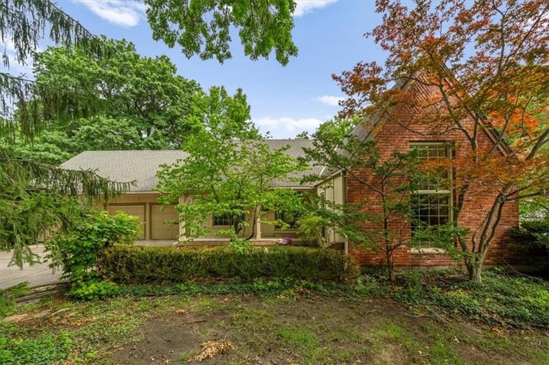 2326 95 St, Leawood, KS 66206
