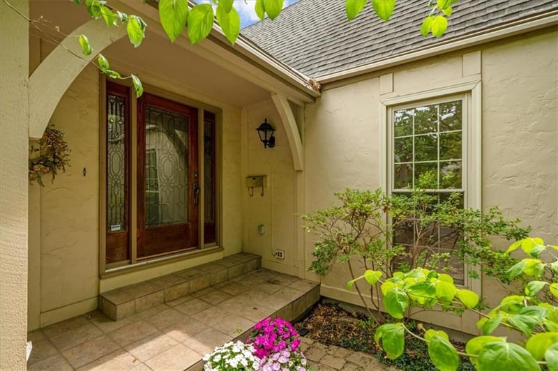 2326 95 St, Leawood, KS 66206