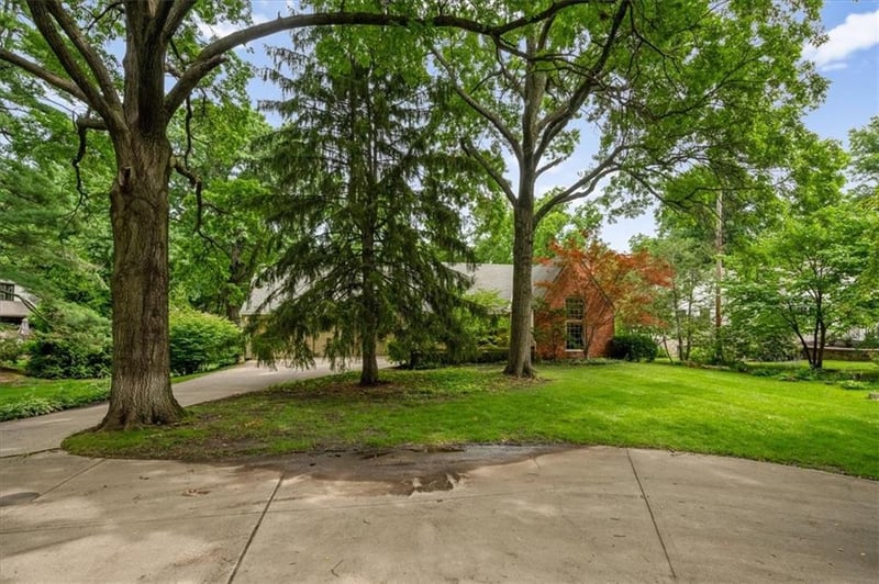 2326 95 St, Leawood, KS 66206