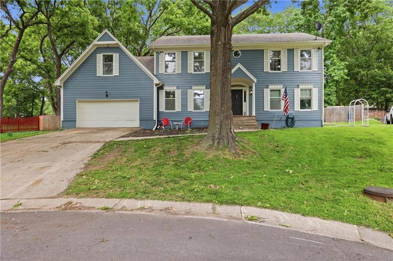1402 Weatherstone Ln, Blue Springs, MO 64015