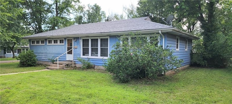 604 Vermont St, Iola, KS 66749