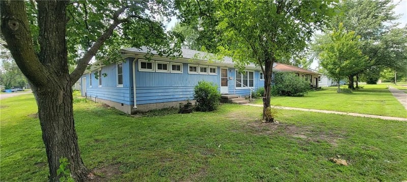 604 Vermont St, Iola, KS 66749