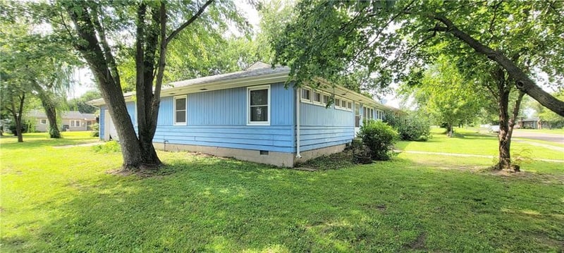 604 Vermont St, Iola, KS 66749