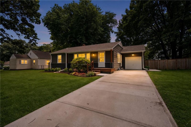 4607 59th St, Fairway, KS 66205
