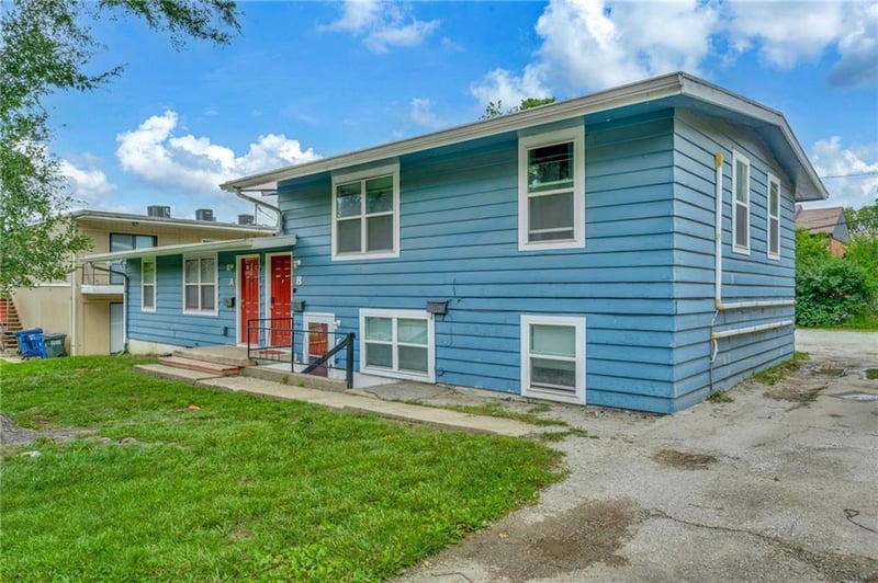 610 25th St, Lawrence, KS 66046