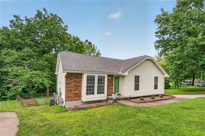 7114 NW Rhode Ave, Kansas City, MO 64152