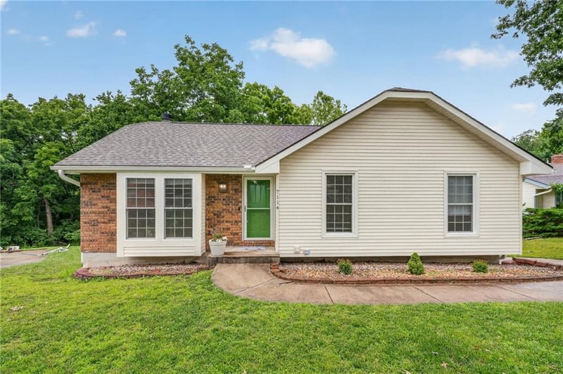 7114 NW Rhode Ave, Kansas City, MO 64152