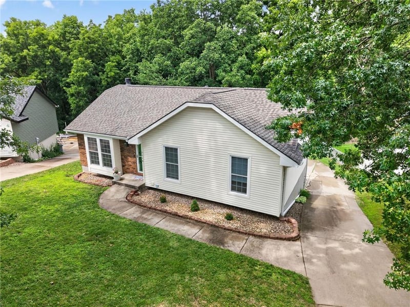 7114 NW Rhode Ave, Kansas City, MO 64152