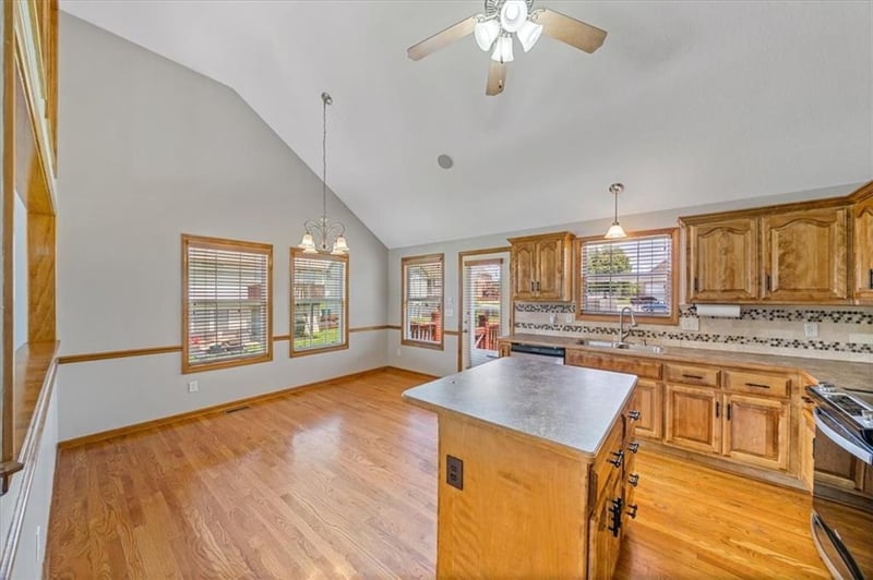 14637 Crystal Pl, Grandview, MO 64030