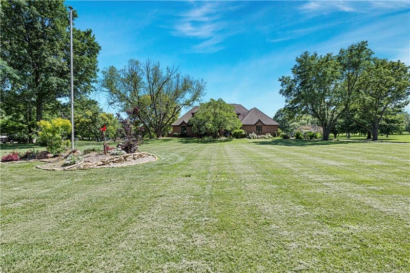 5801 180th St, Stilwell, KS 66085