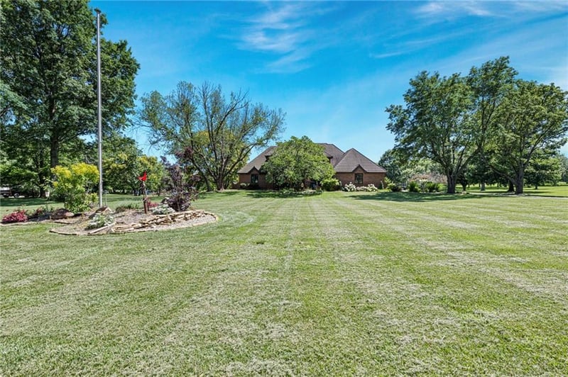 5801 180th St, Stilwell, KS 66085