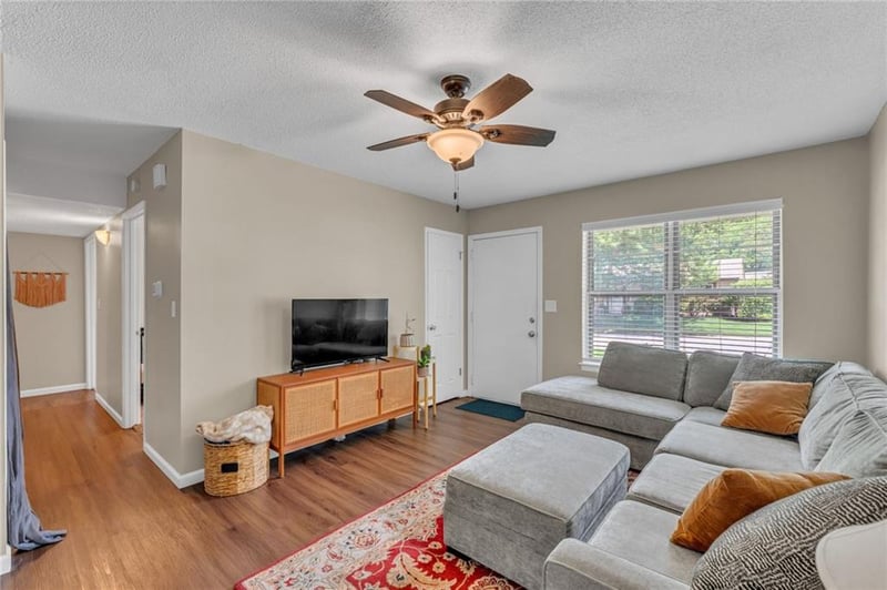 3233 Glacier Dr, Lawrence, KS 66047