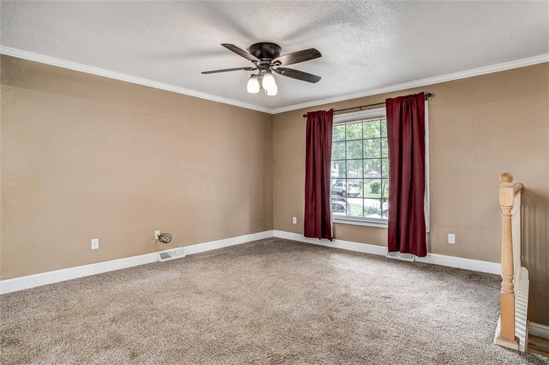 2500 SW Jackson Ct, Blue Springs, MO 64015