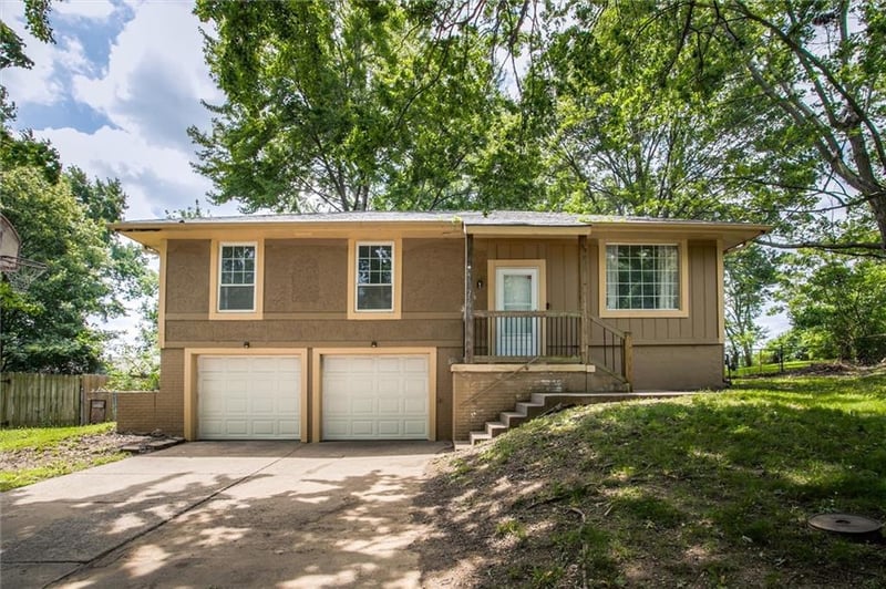 2500 SW Jackson Ct, Blue Springs, MO 64015
