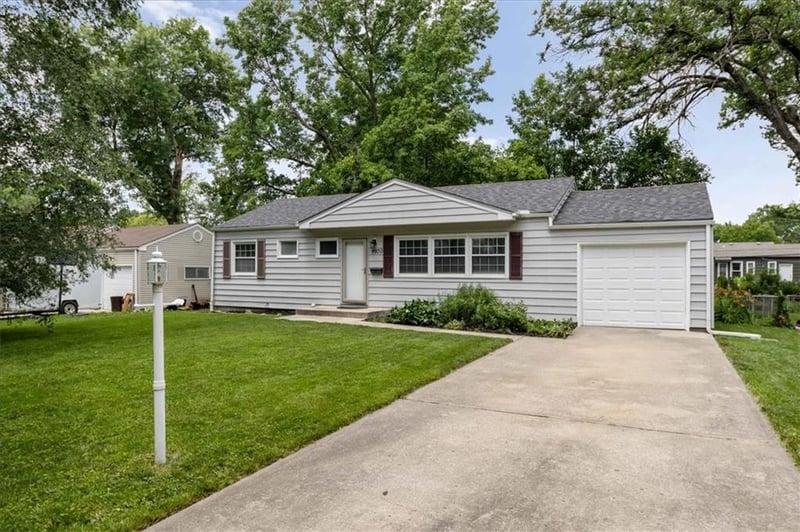 9930 Campbell St, Kansas City, MO 64131