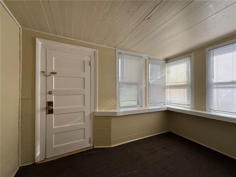 1011 5th Ave, St Joseph, MO 64505