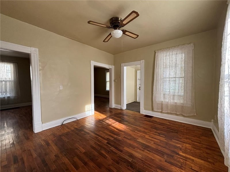 1011 5th Ave, St Joseph, MO 64505