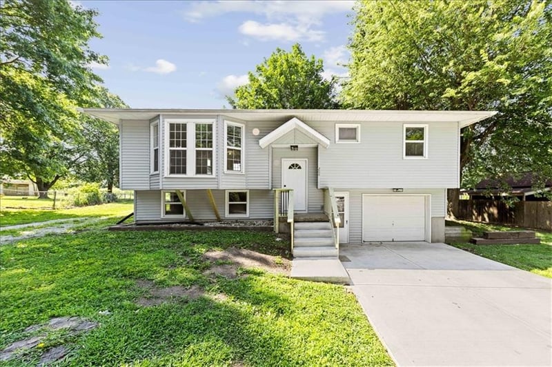206 12th St, Lawson, MO 64062