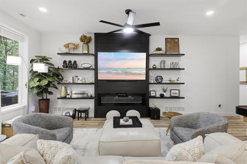 1368 Chimney Point, Sunrise Beach, MO 65079