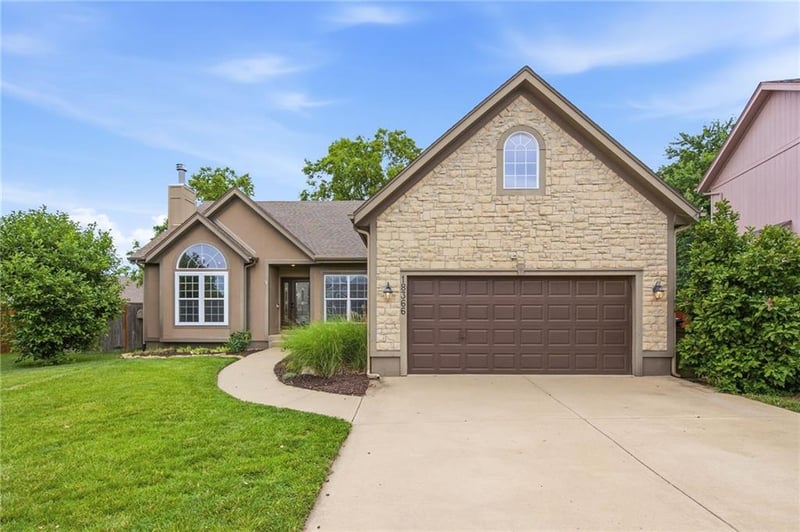 18366 157 Ter, Olathe, KS 66062
