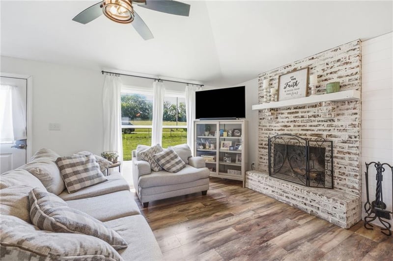25225 S Windridge Rd, Peculiar, MO 64078