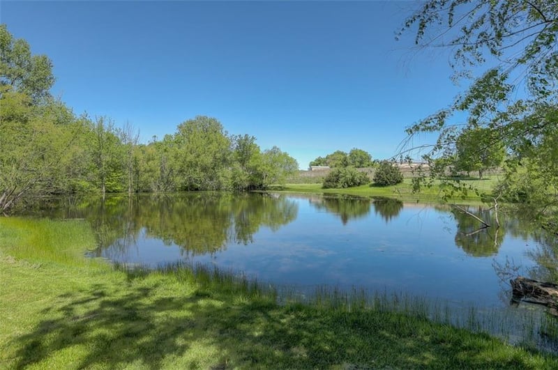 25225 S Windridge Rd, Peculiar, MO 64078