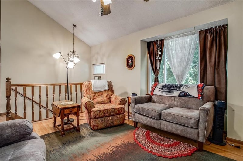305 Pinetree Dr, Greenwood, MO 64034