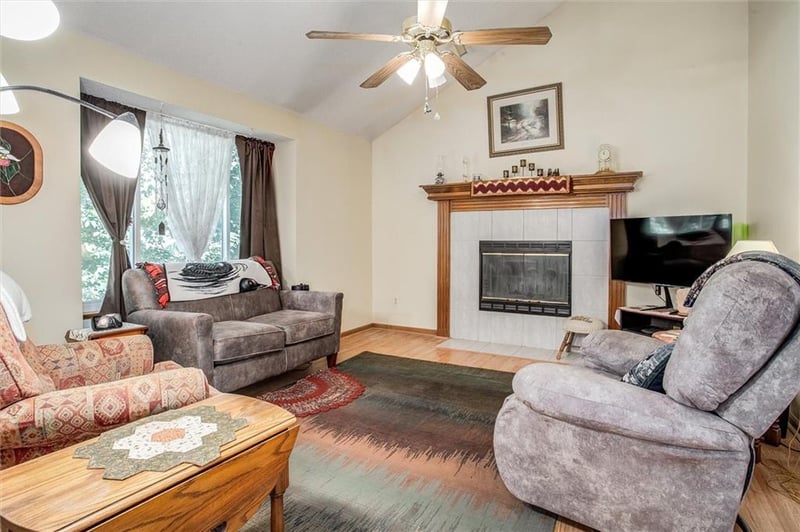 305 Pinetree Dr, Greenwood, MO 64034