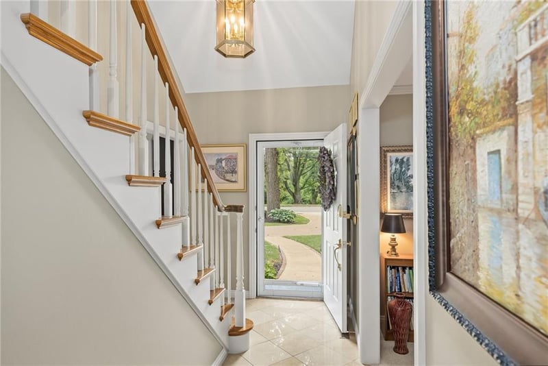 2831 Lovers Ln, St Joseph, MO 64506