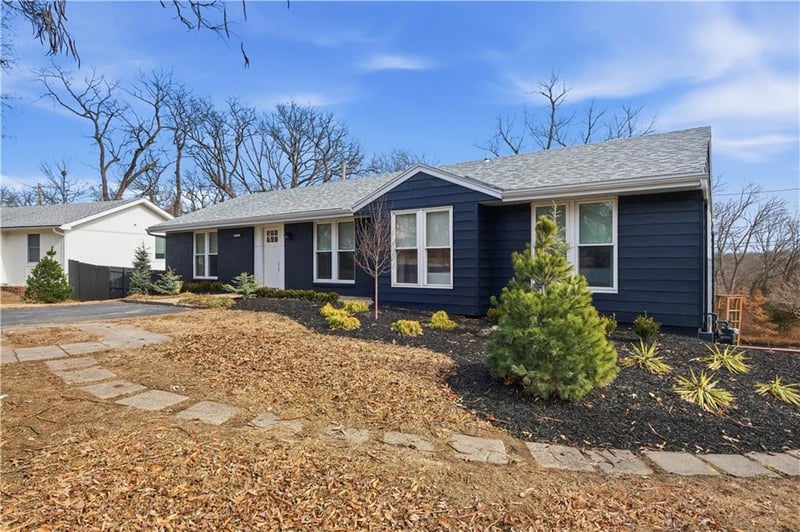 9905 60th Ter, Merriam, KS 66203