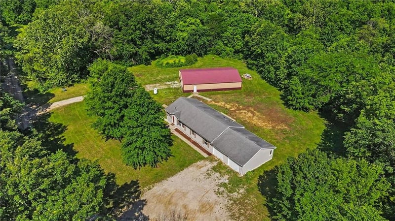 39232 Fitch Rd, Richmond, MO 64085