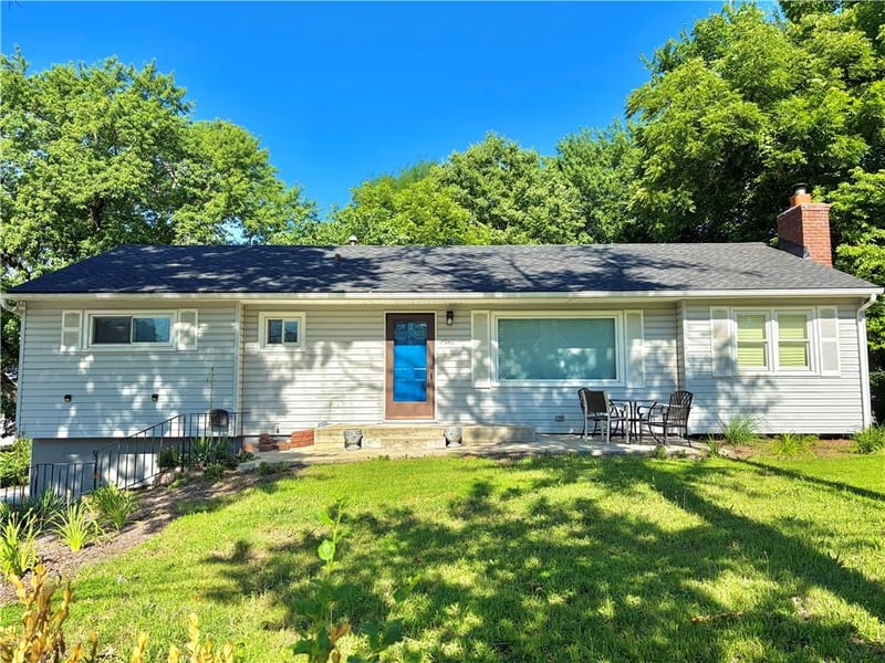7940 Broadway St, Kansas City, MO 64118