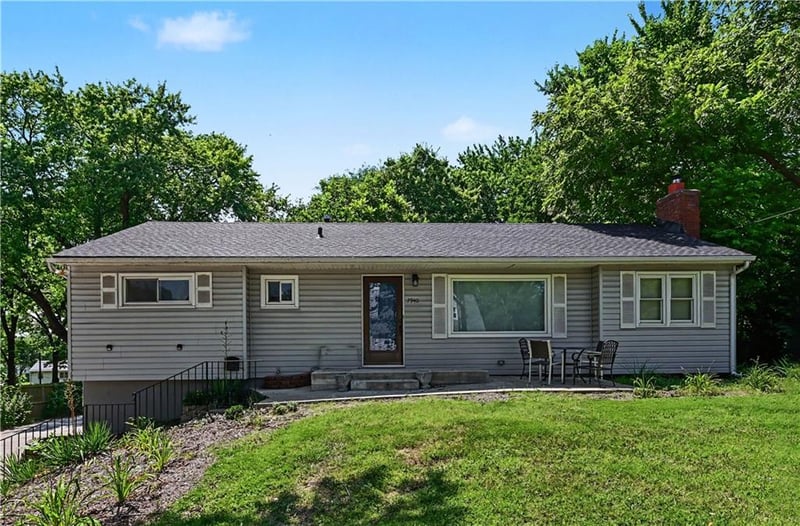 7940 Broadway St, Kansas City, MO 64118