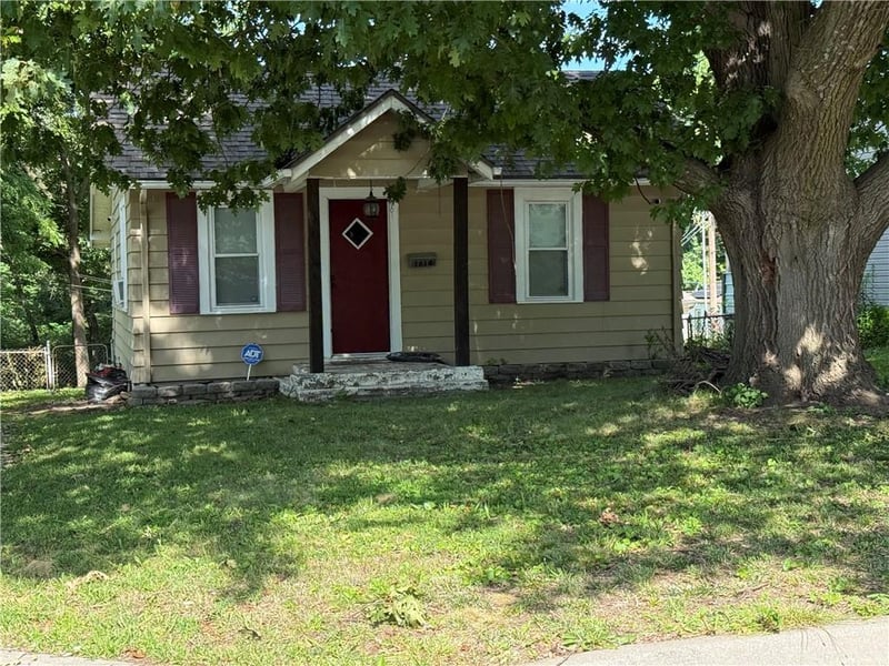 1614 Mccoy St, Independence, MO 64055