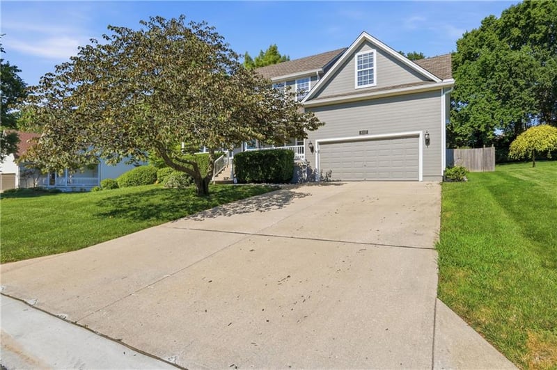 4312 Seattle Slew Dr, Lee's Summit, MO 64082