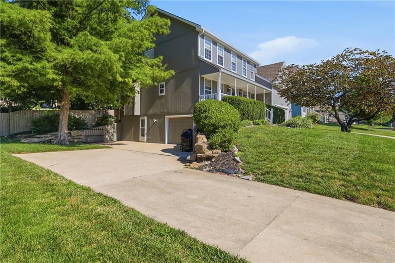 4312 Seattle Slew Dr, Lee's Summit, MO 64082