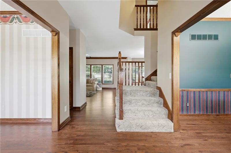 4312 Seattle Slew Dr, Lee's Summit, MO 64082