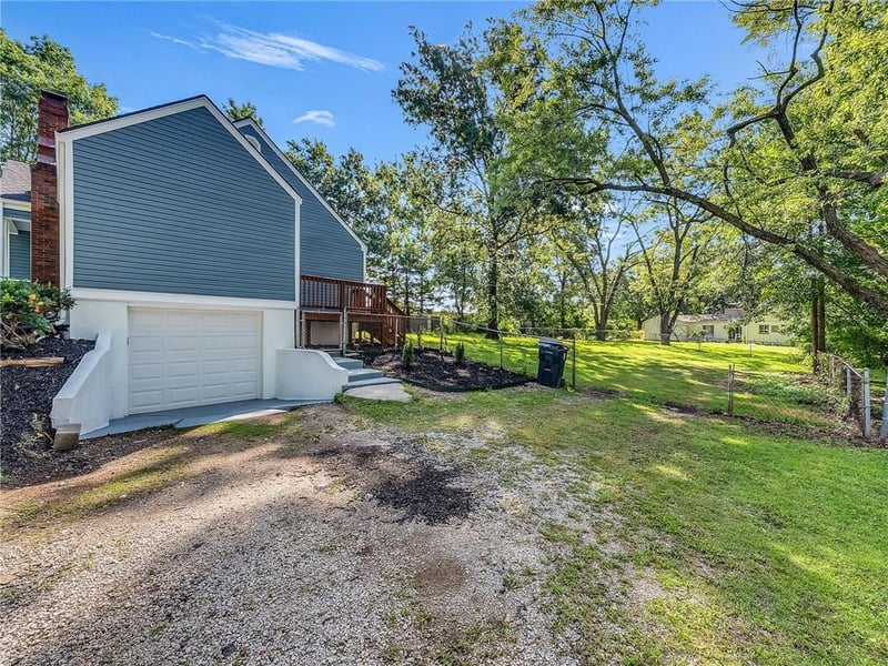2421 Vivion Rd, Kansas City, MO 64118