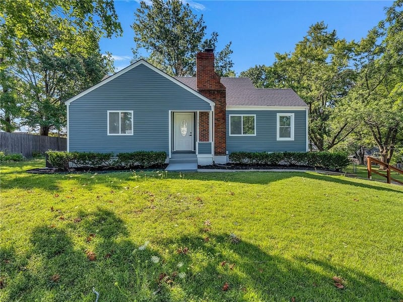 2421 Vivion Rd, Kansas City, MO 64118