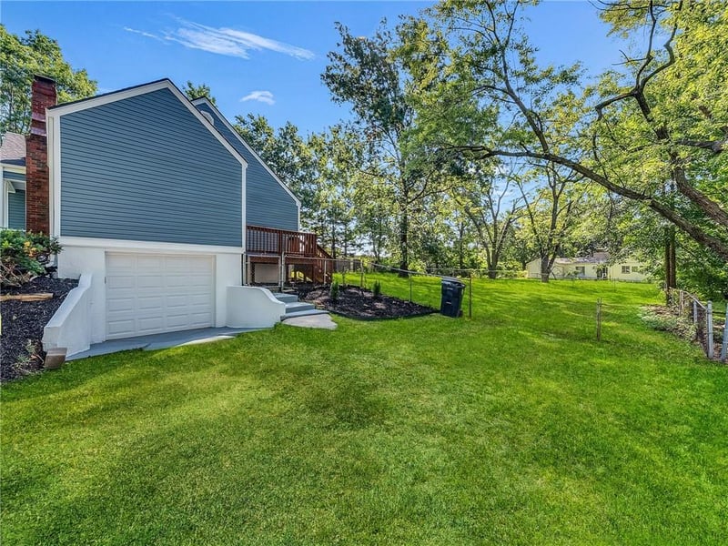 2421 Vivion Rd, Kansas City, MO 64118