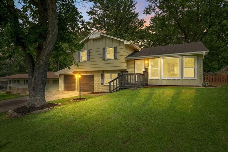 7323 Maywood Ave, Raytown, MO 64133