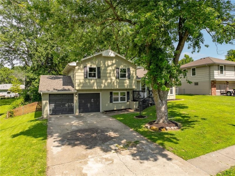 7323 Maywood Ave, Raytown, MO 64133