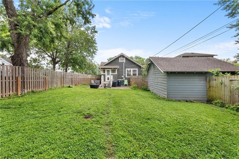 504 W 77th St, Kansas City, MO 64114