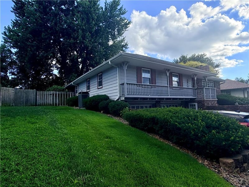 2914 Kimbrough St, St Joseph, MO 64506