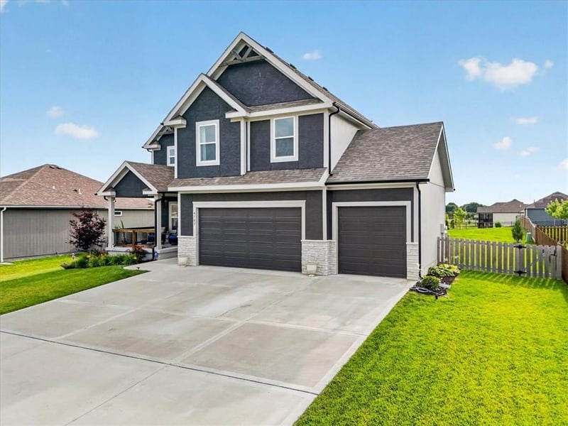 4705 3rd St, Blue Springs, MO 64014